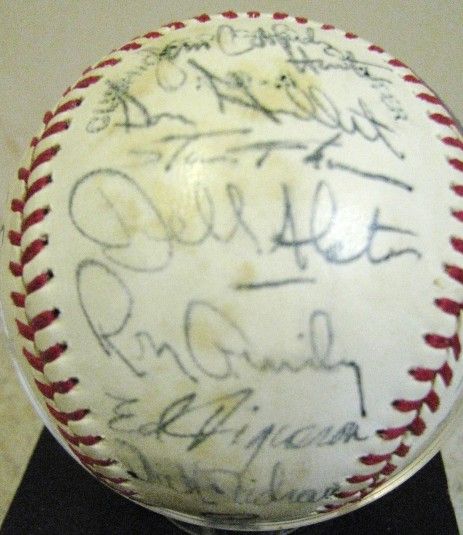 Lot Detail - 1977 NEW YORK YANKEES TEAM (29) SIGNED FACSIMILY BASEBALL