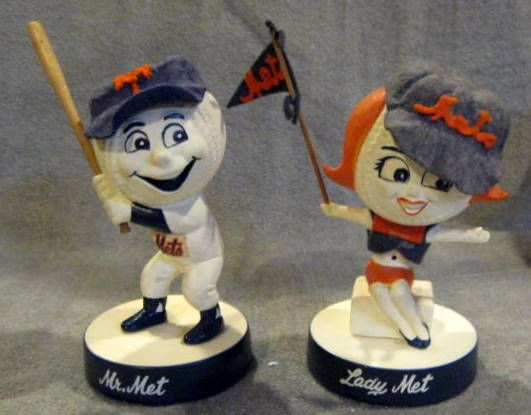 60's MR. MET & LADY MET STATUE SET