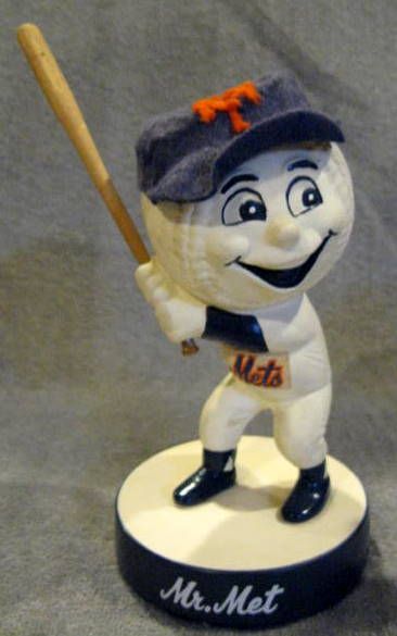 60's MR. MET & LADY MET STATUE SET