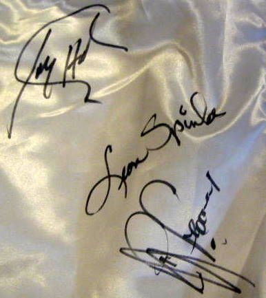 AUTOGRAPHED BOXING TRUNKS- HEAVVYWEIGHTS