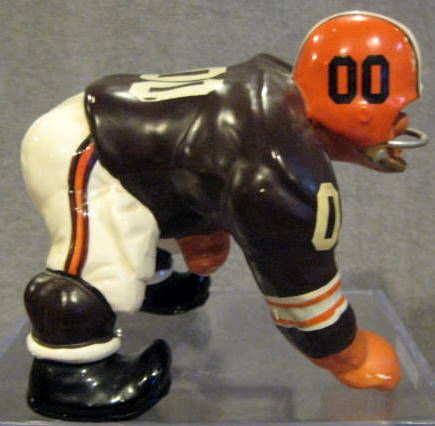 60's CLEVELAND BROWNS KAIL STATUE- LARGE DOWN-LINEMAN