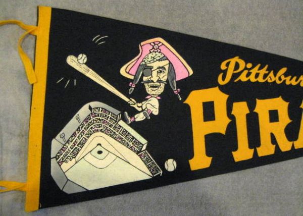 60's PITTSBURGH PIRATES PENNANT