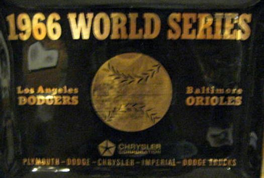 1966 WORLD SERIES GLASS TRAY - DODGERS/ORIOLES
