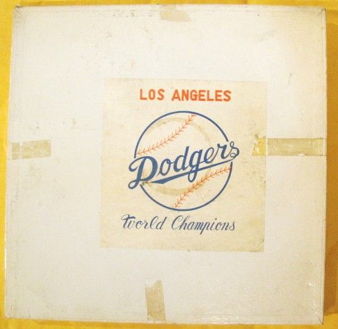 VINTAGE LOS ANGELES DODGERS WORLD CHAMPIONS ASHTRAY / DISH SET 