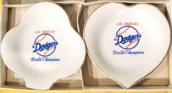 VINTAGE LOS ANGELES DODGERS WORLD CHAMPIONS ASHTRAY / DISH SET 