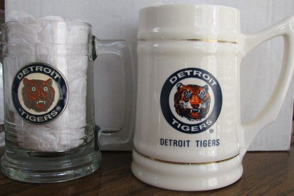 (2) VINTAGE DETROIT TIGERS BASEBALL MUGS