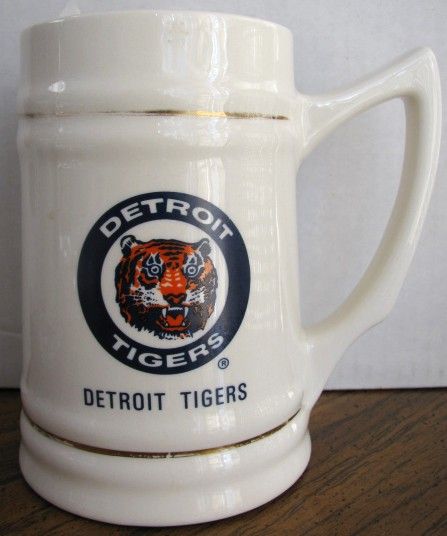 (2) VINTAGE DETROIT TIGERS BASEBALL MUGS