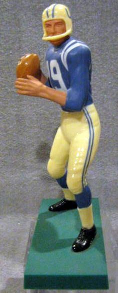 VINTAGE JOHNNY UNITAS HARTLAND STATUE