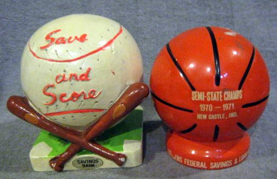 VINTAGE LOT OF BASEBALL & BASKETBALL BANKS