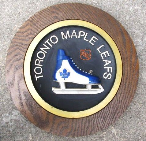 1970's TORONTO MAPLE LEAFS ROUND WALL HOCKEY PLAQUE