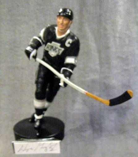 1989 WAYNE GRETZKY SIGNED GARTLAND STATUE w/BOX