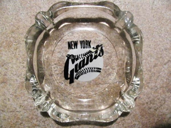 1950'S NEW YORK GIANTS BASEBALL TEAM GLASS ASHTRAY