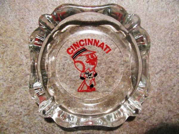 1950'S CINCINNATI REDS BASEBALL TEAM GLASS ASHTRAY