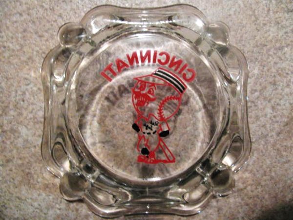 1950'S CINCINNATI REDS BASEBALL TEAM GLASS ASHTRAY