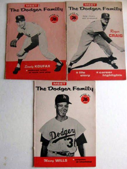 1960 LOS ANGELES DODGERS UNION OIL PLAYER PAMPHLETS w/KOUFAX & HODGES