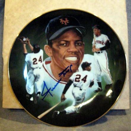 WILLIE MAYS SIGNED LIMITED EDITION PLATE w/JSA COA