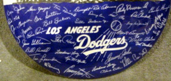 1974 LOS ANGELES DODGERS WORLD SERIES TEAM PHOTO PIN