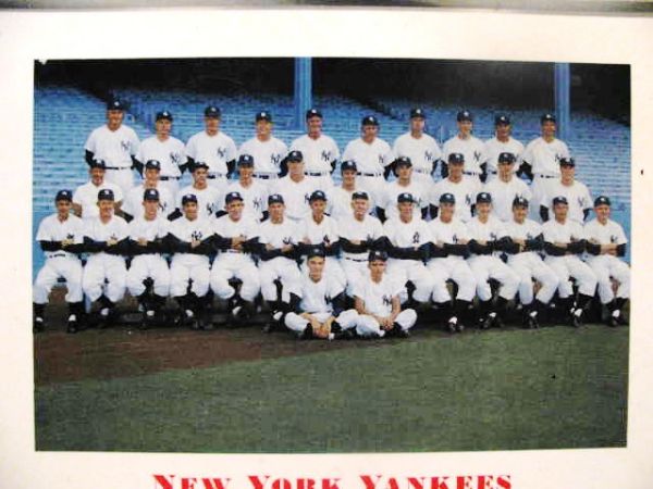 1954 NY YANKEES BALLANTINE BEER TEAM CHAMPIONSHIP PHOTO