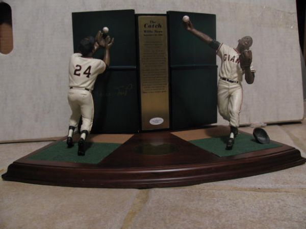 WILLIE MAYS SIGNED THE CATCH DANBURY MINT DISPLAY w/JSA COA