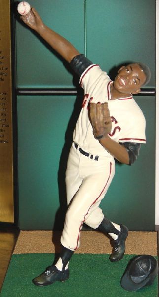 WILLIE MAYS SIGNED THE CATCH DANBURY MINT DISPLAY w/JSA COA