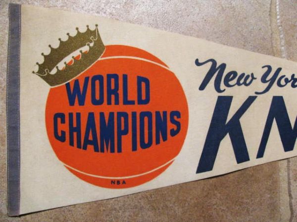 VINTAGE NEW YORK KNICKS WORLD CHAMPIONS PENNANT 