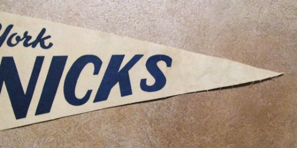 VINTAGE NEW YORK KNICKS WORLD CHAMPIONS PENNANT 