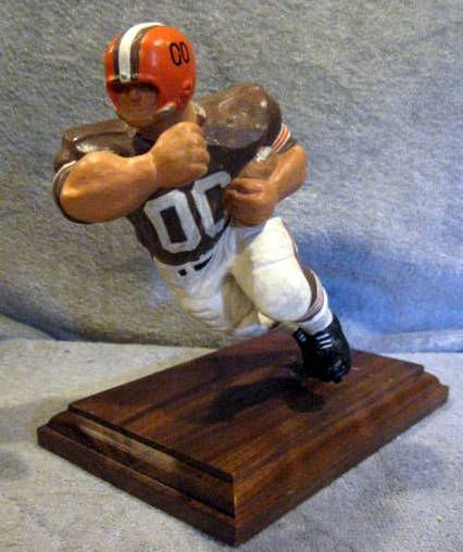 60's CLEVELAND BROWNS KAIL RUNNING BACK STATUE w/BASE