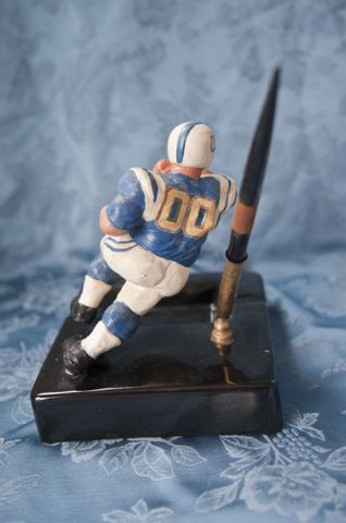 60's CLEVELAND BROWNS KAIL RUNNING BACK STATUE w/BASE