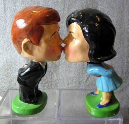 VINTAGE 60's THE KENNEDY'S KISSING PAIR BOBBING HEADS - RARE!