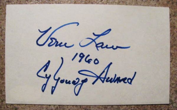 VERN LAW 1960 CY YOUND AWARD SIGNED 3X5 INDEX CARD w/ JSA