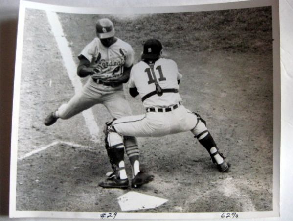VINTAGE 1968 WORLD SERIES WIRE PHOTO- FREEHAN TAGS OUT BROCK AT HOME