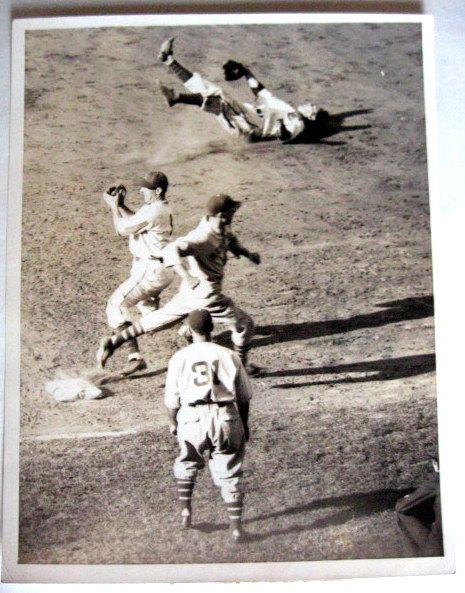 1937 CHICAGO CUBS/NEW YORK GIANTS WIRE PHOTO