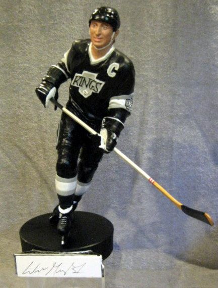 1989 WAYNE GRETZKY SIGNED GARTLAND STATUE - L.A. KINGS BLACK UNIFORM