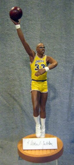 1989 KAREEM ABDUL-JABBAR SIGNED GARTLAND STATUE