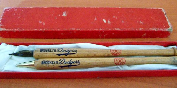 40's BROOKLYN DODGERS PEN AND PENCIL SET IN BOX