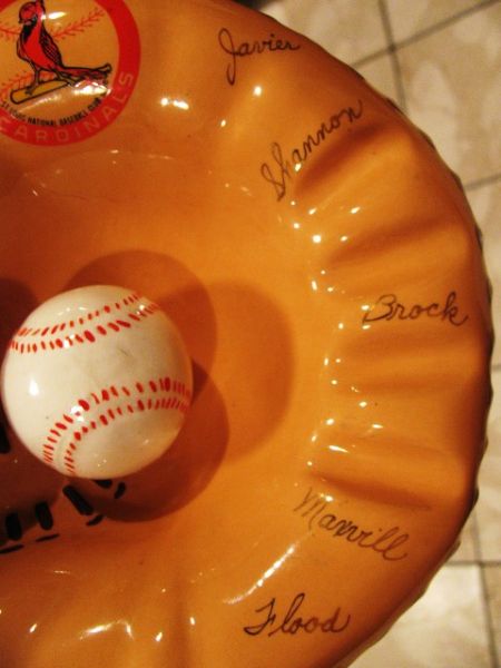 VINTAGE 1967 ST. LOUIS CARDINALS SIGNED 9 CATCHERS MITT  ASHTRAY 