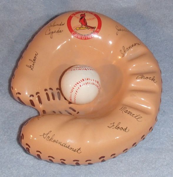 VINTAGE 1967 ST. LOUIS CARDINALS SIGNED 9 CATCHERS MITT  ASHTRAY 