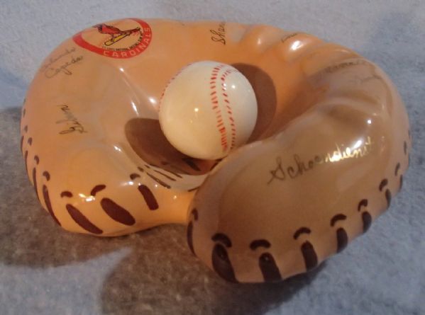 VINTAGE 1967 ST. LOUIS CARDINALS SIGNED 9 CATCHERS MITT  ASHTRAY 