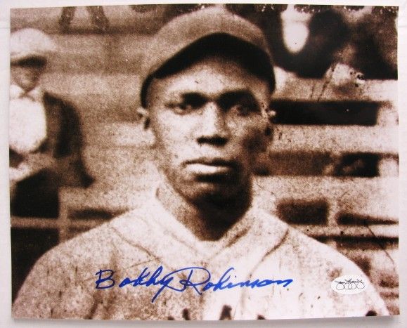 BOBBY ROBINSON SIGNED NEGRO LEAGUE PHOTO w/JSA 