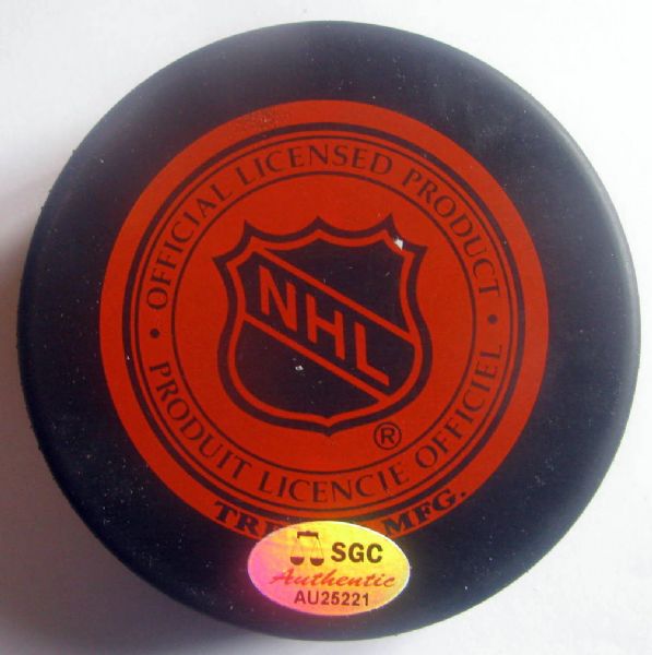 GORDIE HOWE SIGNED PUCK w/SGC COA