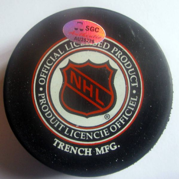 WAYNE GRETZKY SIGNED PUCK w/SGC COA