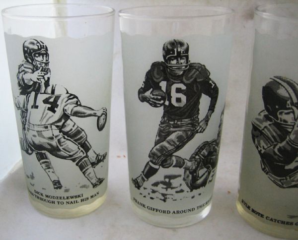 (5) 1950'S NEW YORK GIANTS FOOTBALL GLASSES w/ GIFFORD & HUFF