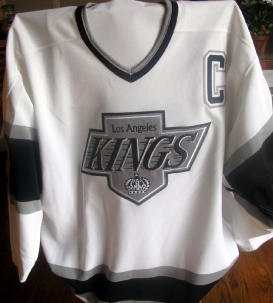 WAYNE GRETZKY SIGNED LOS ANGELES KINGS JERSEY w/UPPER DECK COA