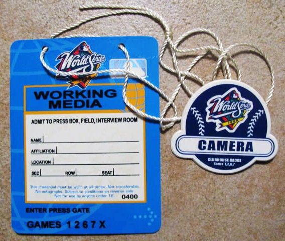 1998 WORLD SERIES MEDIA PASS & CLUBHOUSE BADGE YANKS vs PADRES