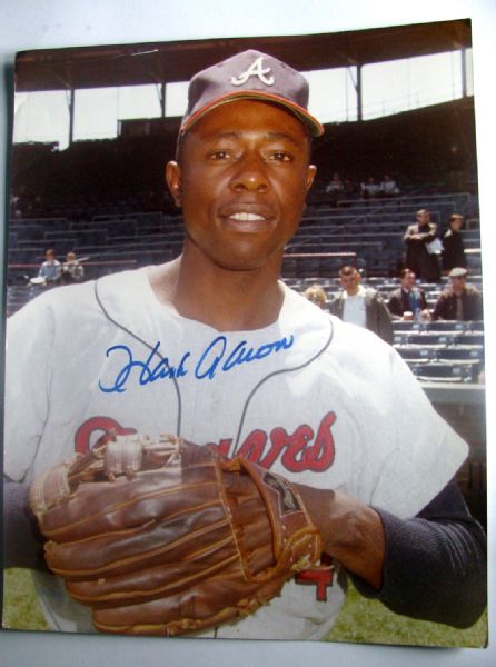 HANK AARON SIGNED 11 X 14 PHOTO w/SGC COA