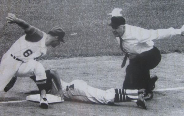 1969 SAL BANDO / MATTY ALOU ALL-STAR GAME WIRE PHOTO