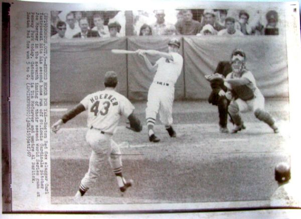 1967 CARL YASTRZEMSKI WORLD SERIES WIRE PHOTO