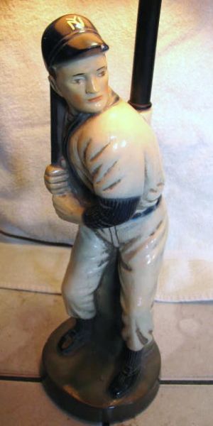 RARE- 1963 NY YANKEES BASEBALL PLAYER LAMP w/ ORIGINAL SHADE