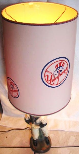 RARE- 1963 NY YANKEES BASEBALL PLAYER LAMP w/ ORIGINAL SHADE