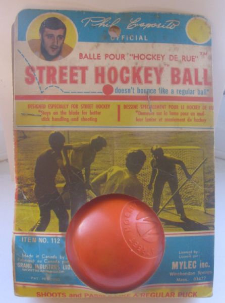 VINTAGE 70'S PHIL ESPOSITO STREET HOCKEY BALL ON CARD